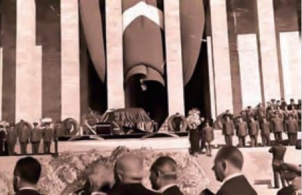 M. Kemal Atatürk’ün naaşı Anıtkabir’e nakledilirken