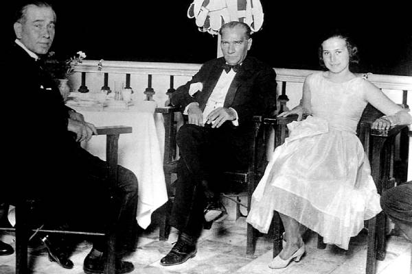 Mustafa Kemal Atatürk, Fethi Okyar ve Fethi Okyar'ın Kızı