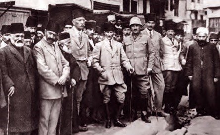 Mustafa Kemal Amasya Görüşmeleri dönüşü şehrin ileri gelenleriyle, Tokat, 1919
