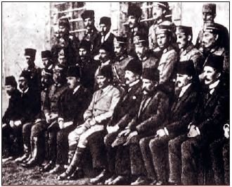 Mustafa Kemal Erzurum Kongresi delegeleriyle, 1919